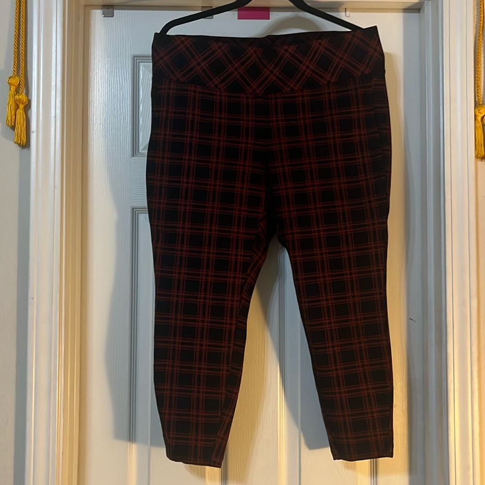TORRID 1 STUDIO PONTE SLIM RED BURGUNDY BLACK PLAID PULL ON PIXIE PANT